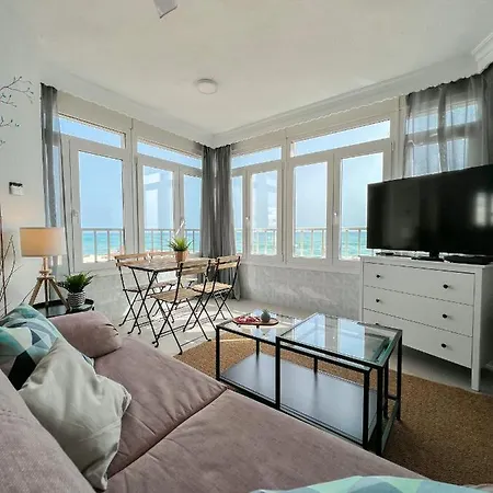 Beautiful Sea Views Pool & * 托雷莫利诺斯