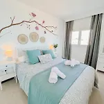 Beautiful Sea Views Pool & Апартаменти